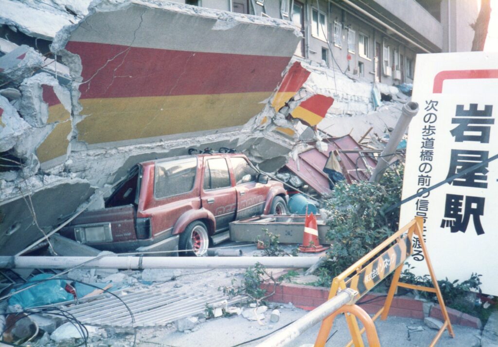 阪神大震災の惨状の写真