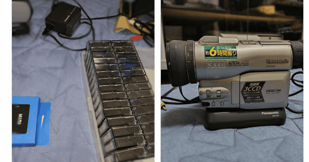 カビが生えてしまったPanasonicのビデオカメラ本体と、大量のminiDVテープ。思い出が劣化してしまう前にデジタル化が必要であることを伝える写真