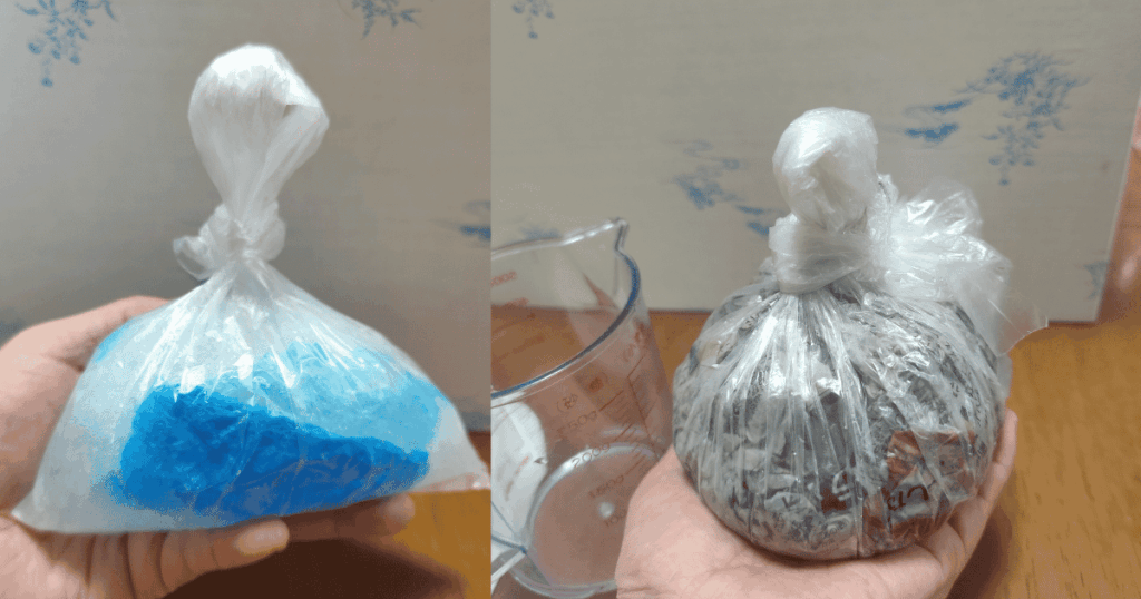 吸水実験で水を300ml吸わせた後の携帯トイレと新聞紙5枚に吸わせたゴミの量の比較写真